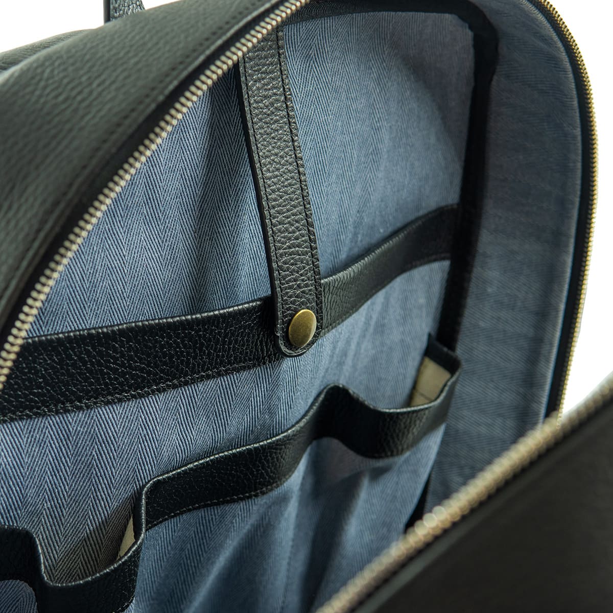 THE URBAN ADVENTURER BLACK