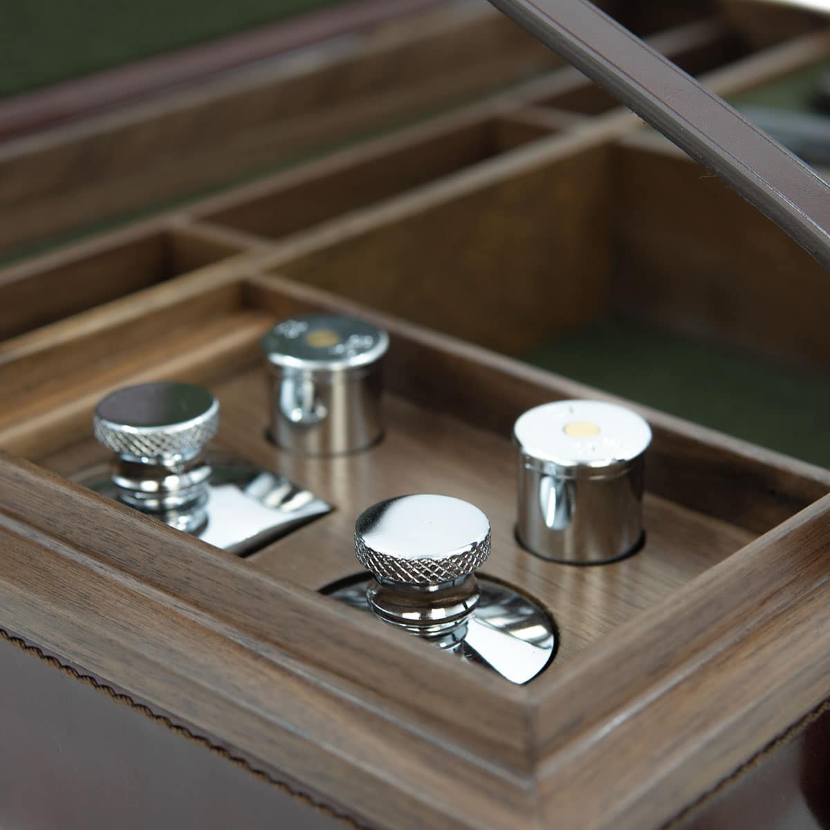 CAJA DE LIMPIEZA NOGAL