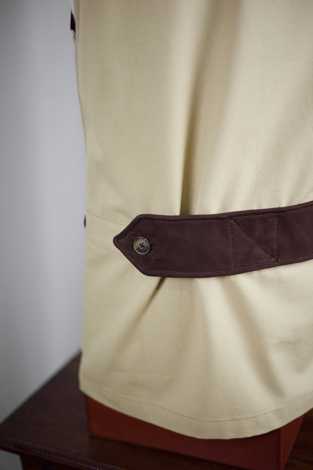 CHALECO TIRADORA LIMPOPO BEIGE