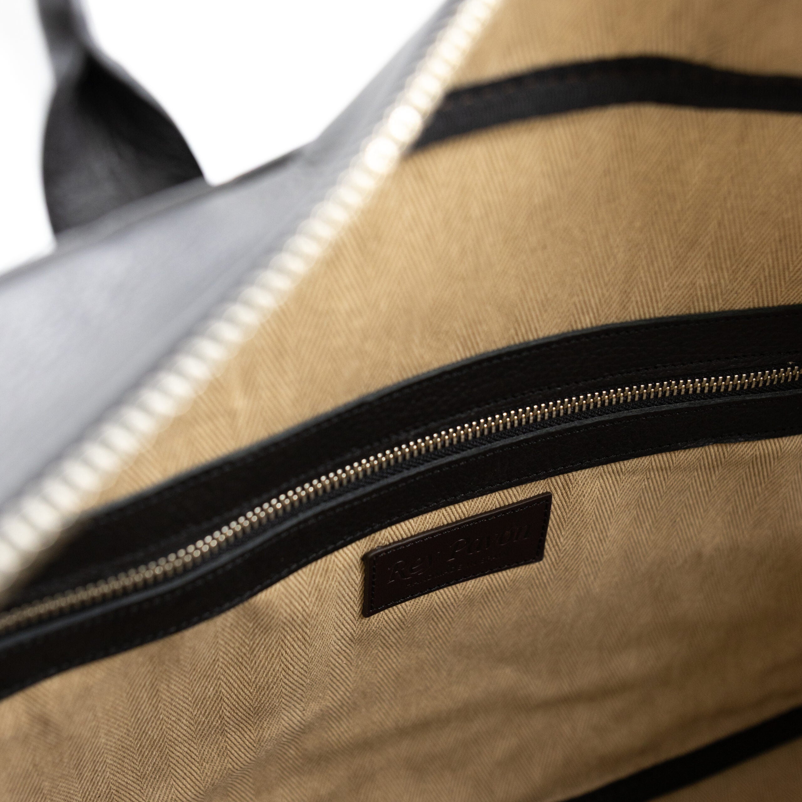 THE VOYAGER URBAN BLACK